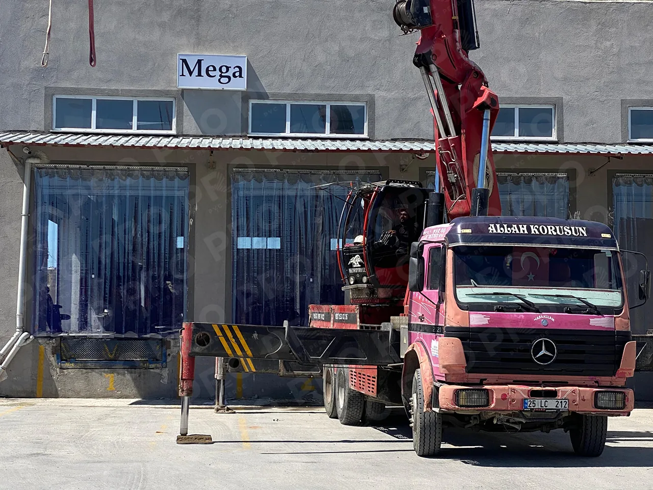 Depo Kapısı PVC Şerit Perde Uygulaması uygulama görseli